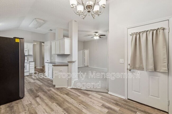 Building Photo - 1105 Dove Dr