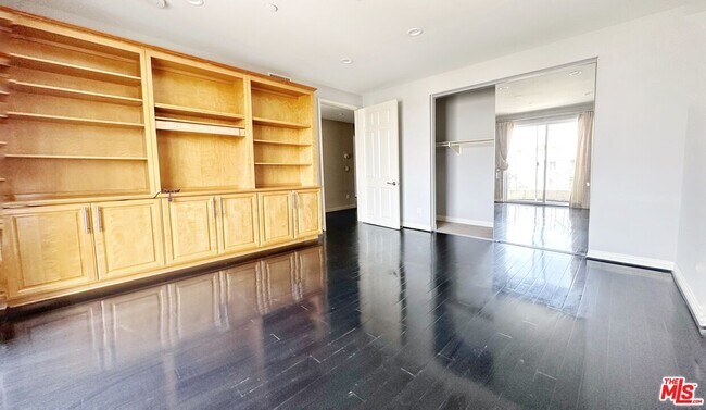 Building Photo - 4100 Wilshire Blvd