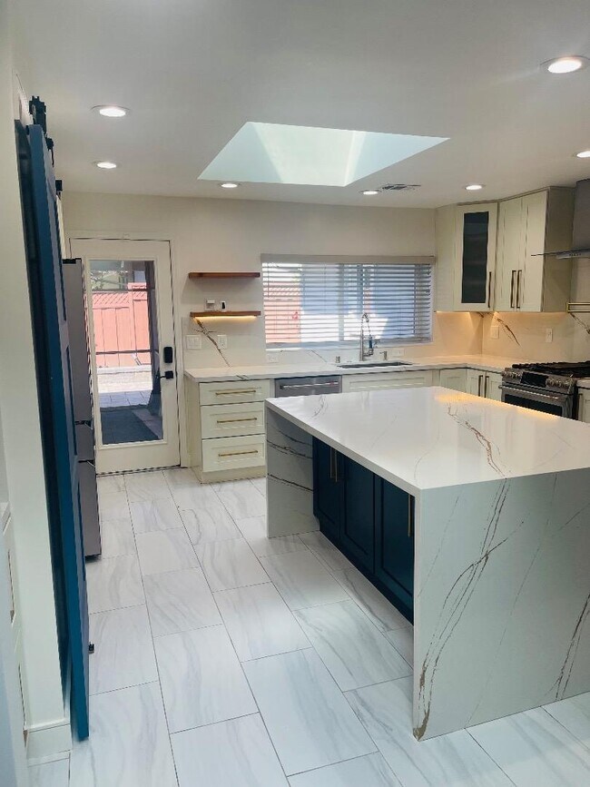 Building Photo - 3495 Meridian Ave