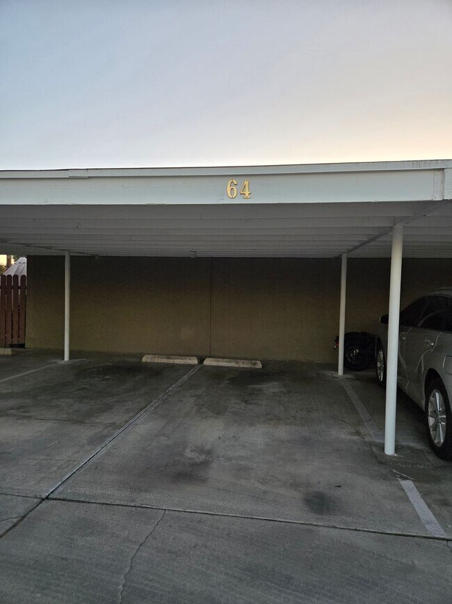 Building Photo - Completely Upgraded 2 bedroom Condo in Riverside