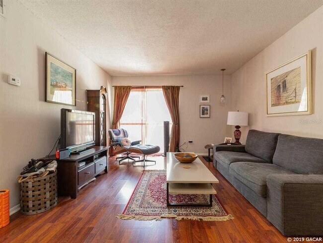 Building Photo - 1700 SW 16th Ct