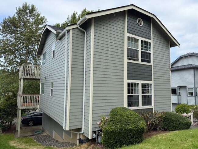 Building Photo - 811 Blueberry Ln