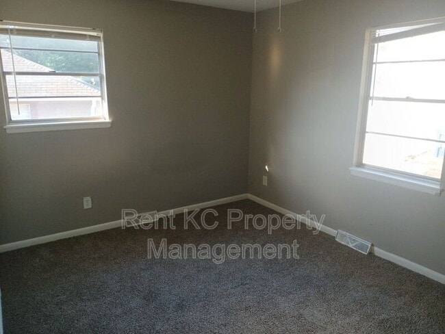 Building Photo - 5038 N Topping Ave