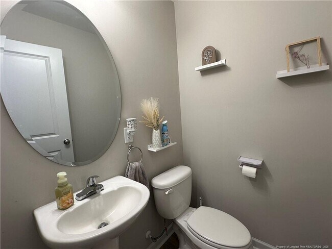Building Photo - 51 Pomeranian St