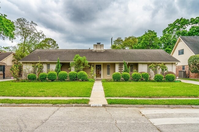 Building Photo - 10631 Del Monte Dr