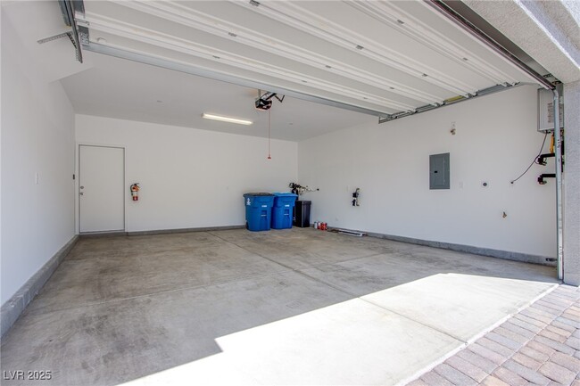 Building Photo - 226 Callen Falls Ave