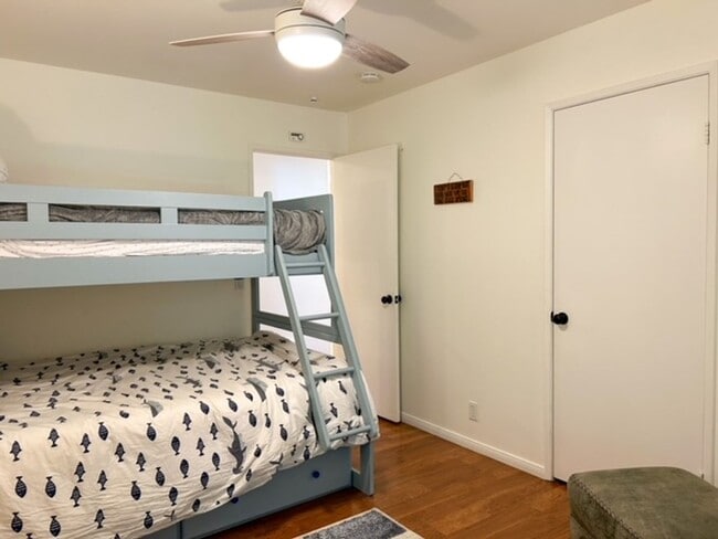 Building Photo - 3674S - Hollywood Beach Hideaway