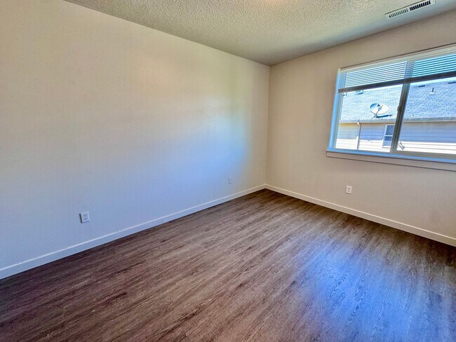Building Photo - Almost all plank flooring -Beautiful Newer Built Home Central location!