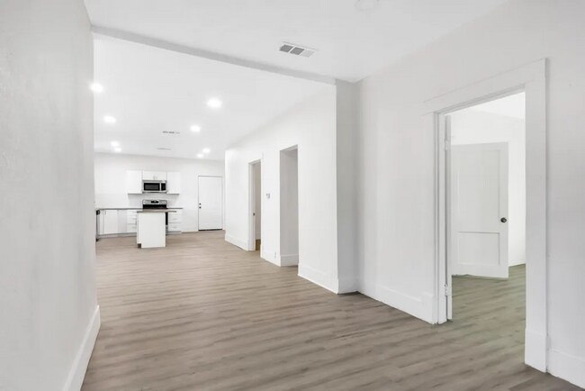 Building Photo - 2105 Walnut St