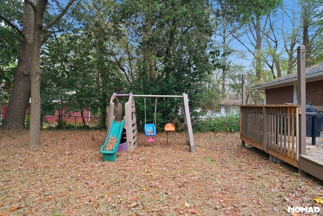 Building Photo - 2644 Pineland Ave