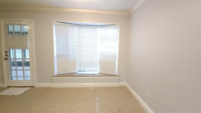 Building Photo - 10406 Huntington Dale Dr