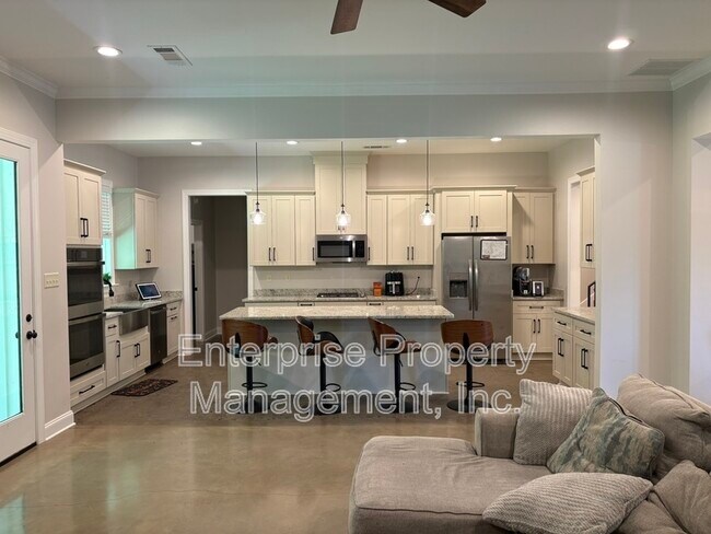 Building Photo - 239 McLaughlin Dr