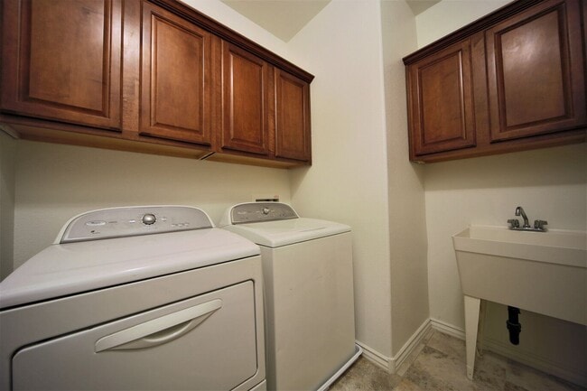 Building Photo - Gorgeous 3Bed/2Bath/2Car, 2-Story Home located in Caparola at Southern Highlands