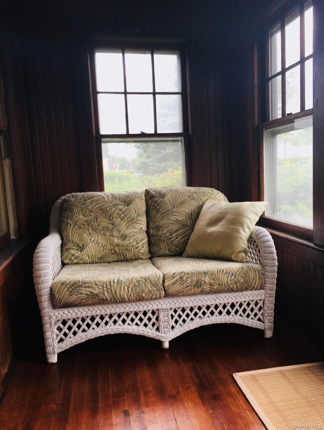 Building Photo - 489 Elton St