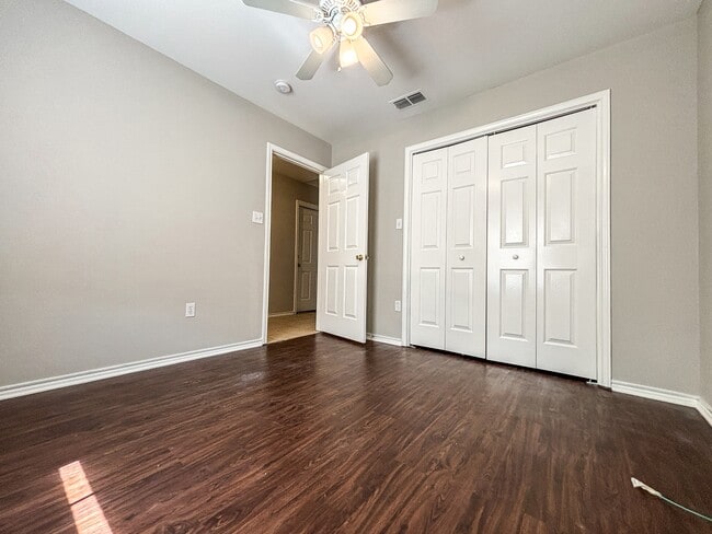 Building Photo - 1133 Misty Acres Dr