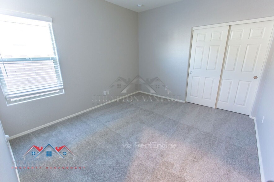 Building Photo - 495 E Rio Pl