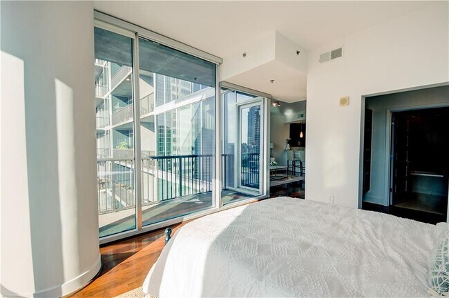 Building Photo - 1080 Peachtree St NE