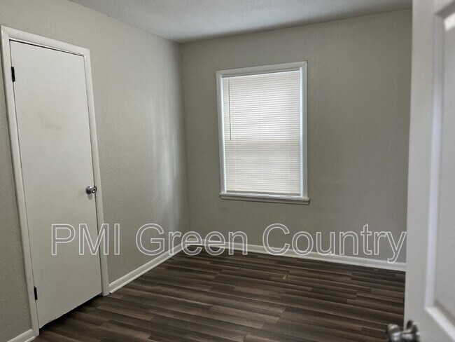 Building Photo - 4416 N Detroit Pl