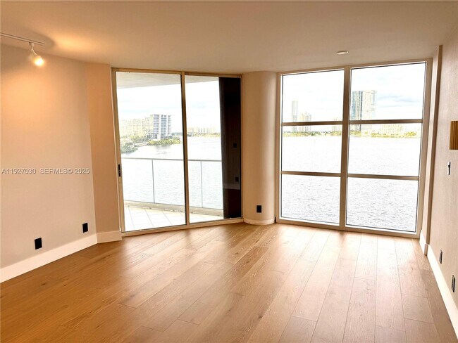 Building Photo - 2800 Island Blvd