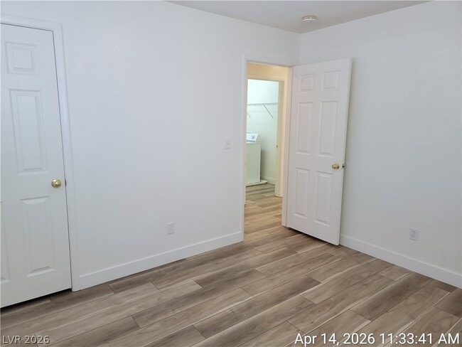 Building Photo - 661 Monument Point St