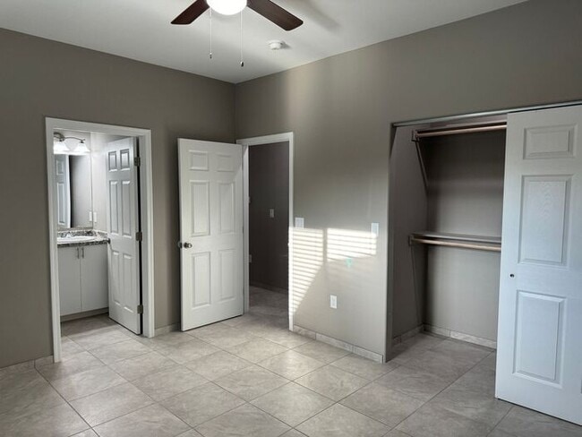 Building Photo - Beautiful Modern 3Bdm 2Ba Home, Easy Access to I-10, Must See!