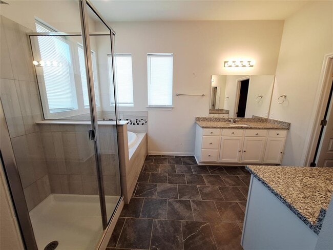 Building Photo - 7800 Hillock Terrace