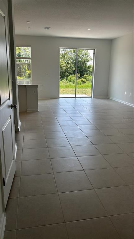 Building Photo - 3090 Chantilly Dr