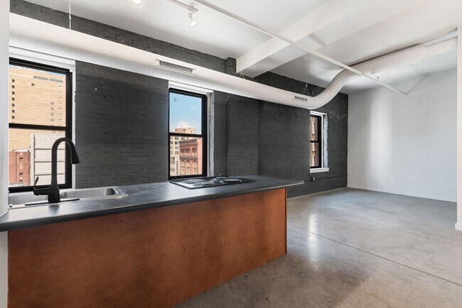 Building Photo - 1006 Olive St