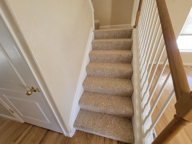 Building Photo - West Longmont 2 story single family home f...