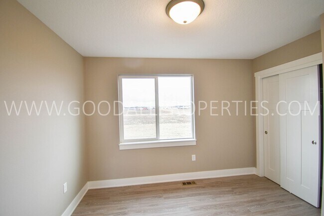 Building Photo - 3 Bedroom 2 Bathroom 2 Car garage in De Soto.