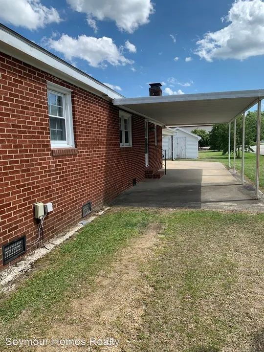 Building Photo - Adorable 3 BR | 1.5 BA Brick Home in Rosewood! *Lawn Care Included!*