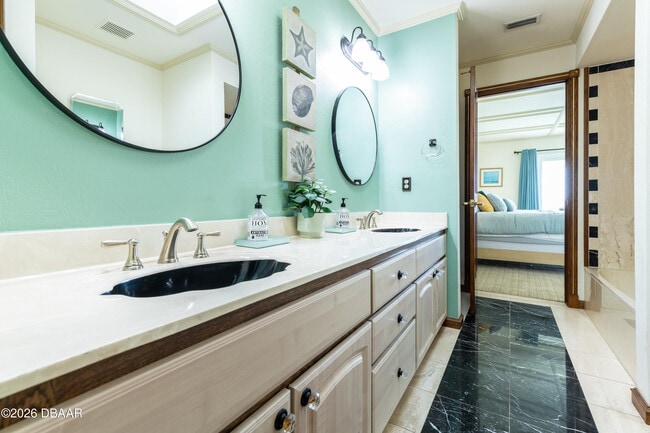 Building Photo - 3602 S Peninsula Dr