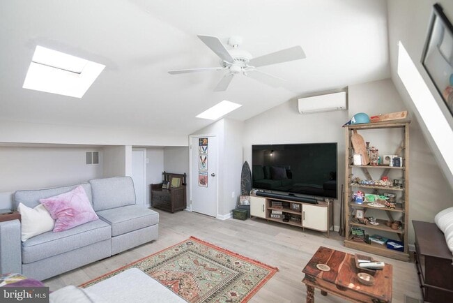 Building Photo - 332 S Alfred St