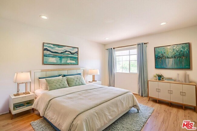 Building Photo - 25755 Hood Way