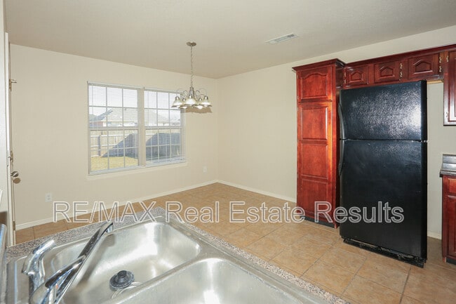 Building Photo - 1592 Hutchinson St