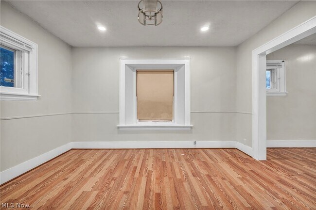 Building Photo - 960 Whittier Ave