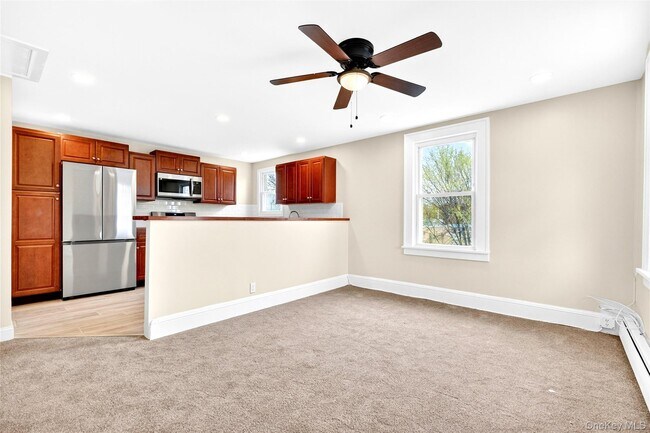 Building Photo - 98 S Main St