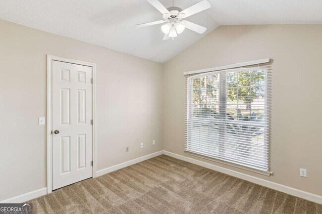 Building Photo - 106 Buntin St