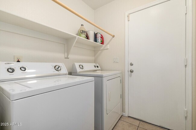 Building Photo - 3623 W Fairview Ln