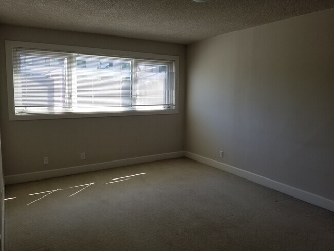 Building Photo - PARK PLACE 2 BEDROOM, 2 BATH CONDO - 1137 SQ. FT!