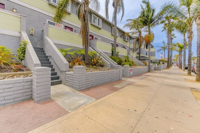 Building Photo - Vacation rental at the beach $2800... or long term $3500