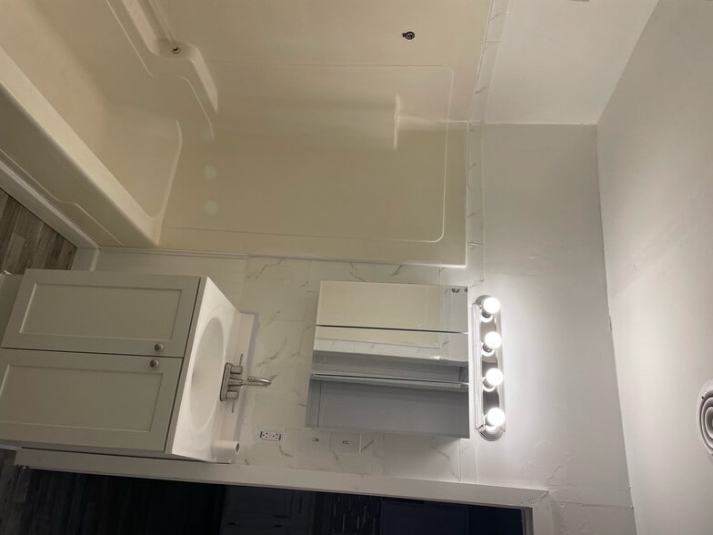 Building Photo - 1129 Huron St