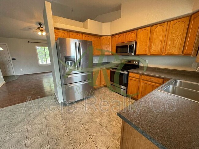 Building Photo - 965 N Cimarron Dr