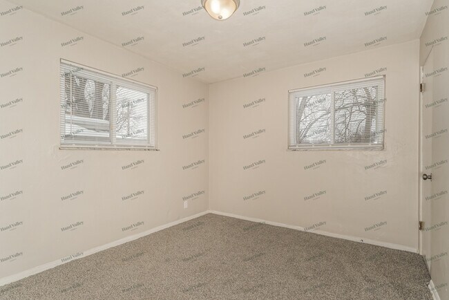 Building Photo - 1223 Lakeview Ave