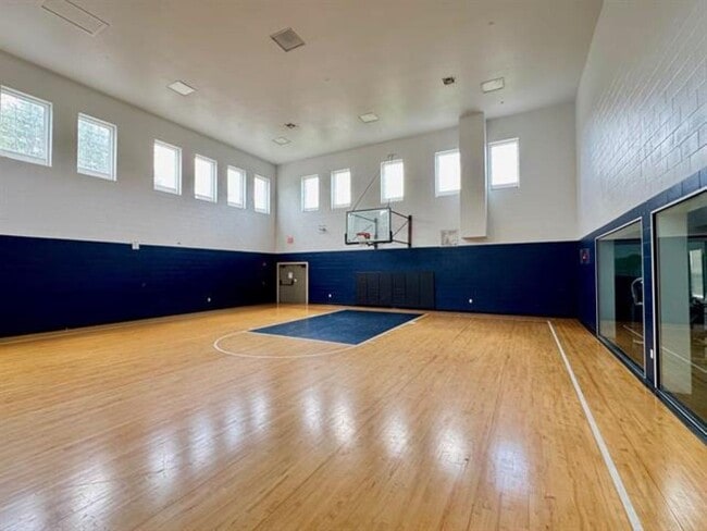 Building Photo - 2801 Chancellorsville Dr