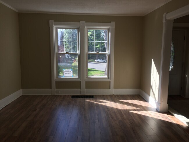 Building Photo - 3 Bedroom House for Rent