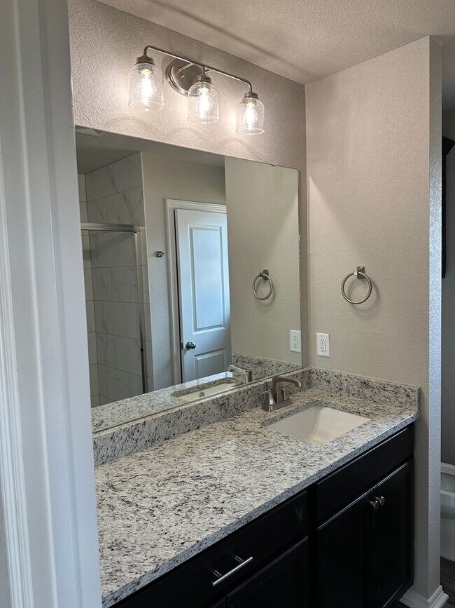 Building Photo - Bryan - 3 bedroom / 2 bath home in Bonham Trace neighborhood in North Bryan,