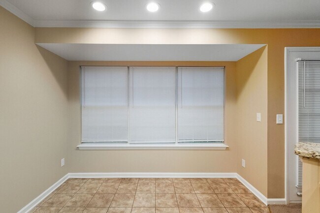 Building Photo - Charming 3BR House with Big bonus room ove...