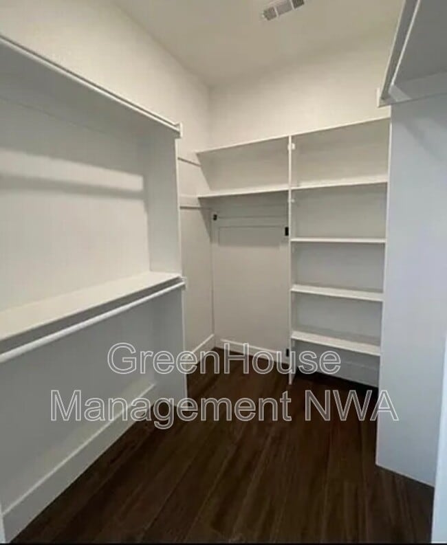 Building Photo - 503 S 7th St