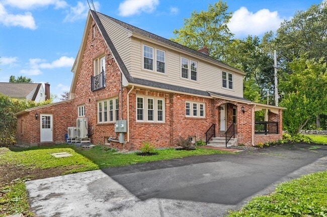 Building Photo - 129 Maple Ave